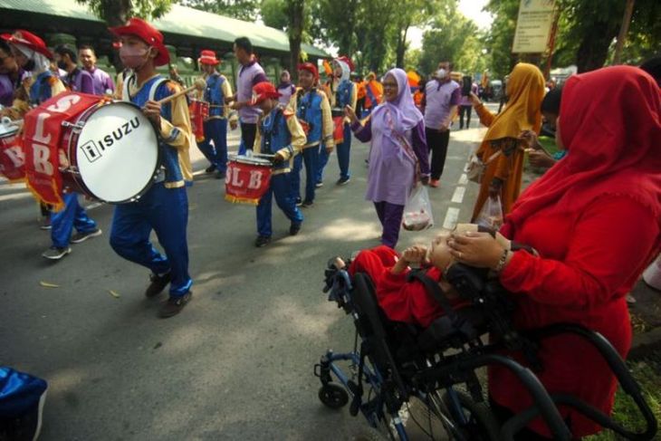 Kirab peringatan Hari Disabilitas Internasional