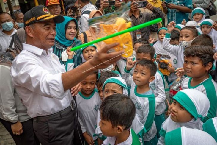 Kunjungan Menko PMK di perumahan terdampak banjir bandang