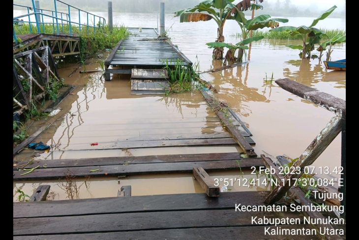 Banjir Sembakung Nunukan menyebabkan akses jalan belum dapat dilalui