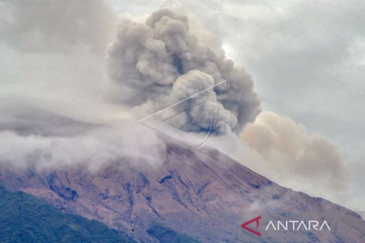 Gunung Kerinci kembali erupsi