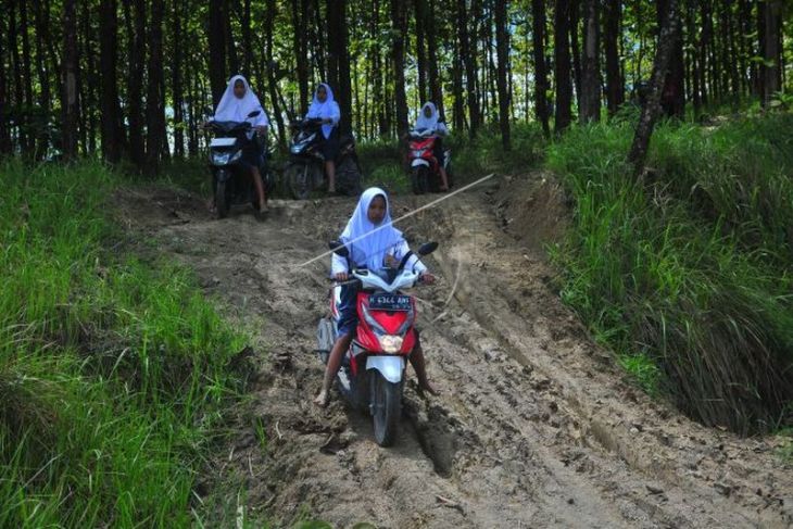 Jalan desa di Grobogan belum tersentuh pembangunan