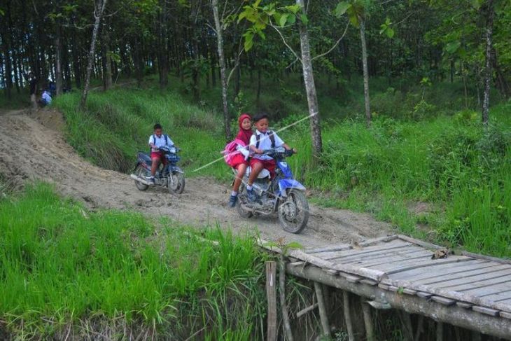 Jalan desa di Grobogan belum tersentuh pembangunan