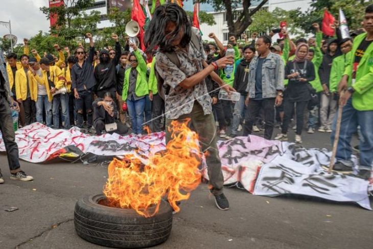 Unjuk rasa tolak Perppu Cipta Kerja