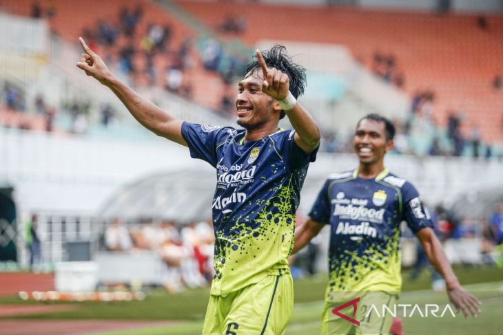Persib Bandung menang tipis 2-1 atas Dewa United