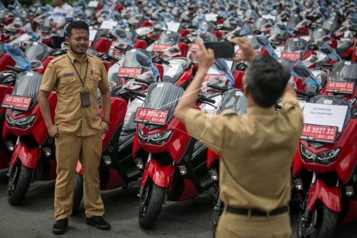 Sepeda motor dinas untuk lurah dan kepala desa