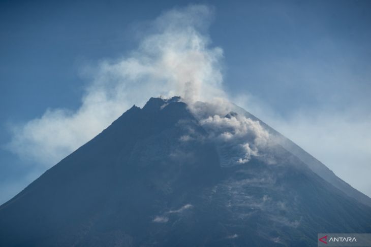Guguran lava Gunung Merapi