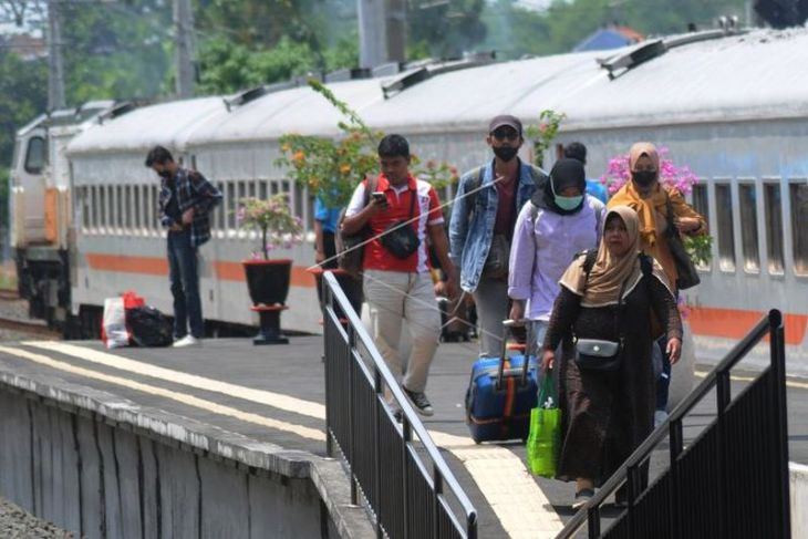 Kedatangan pemudik di Stasiun Klaten