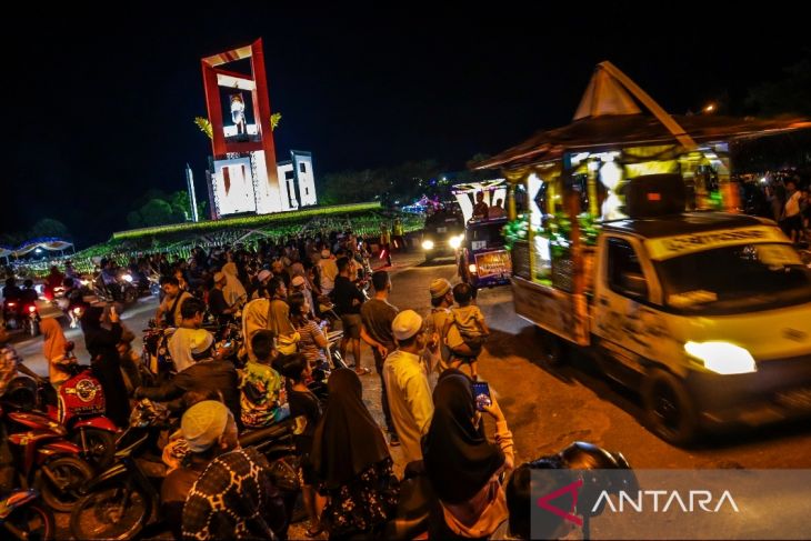 LEBARAN 2023 - Ribuan masyarakat semarakkan malam takbiran di Tapin