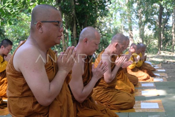 Ritual Dharmayatra Adi Buddha Puja di Candi Borobudur