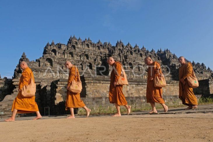 Ritual Dharmayatra Adi Buddha Puja di Candi Borobudur