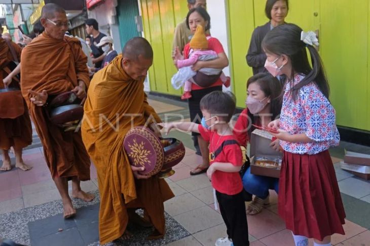 Ritual pindapata di Kota Magelang