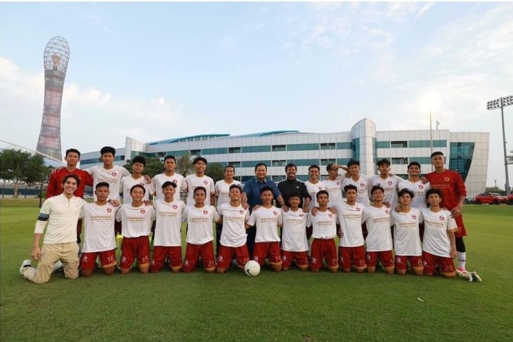 Prabowo sambangi para pemain Garudayaksa-Persib di Aspire Academy