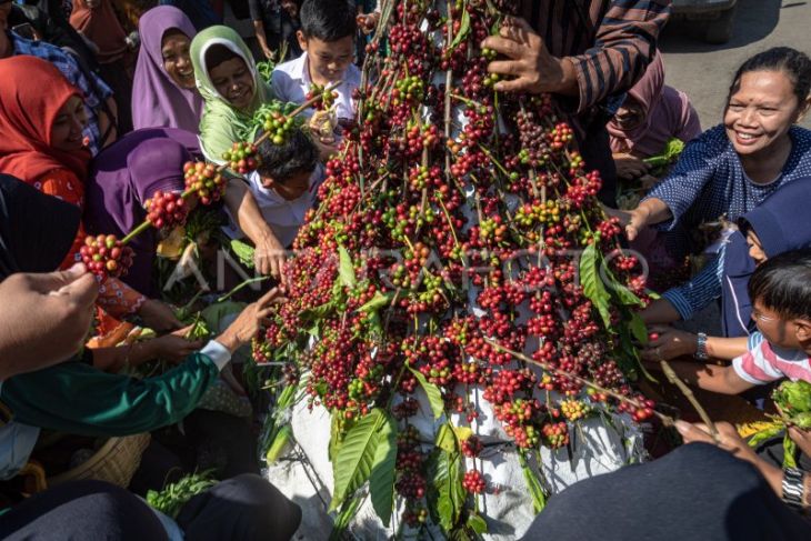 Tradisi wiwit panen raya kopi