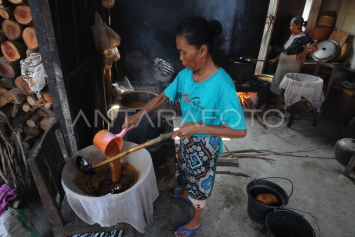 Produksi kecap tradisional di Klaten