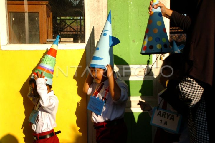 Hari pertama masuk sekolah siswa SD