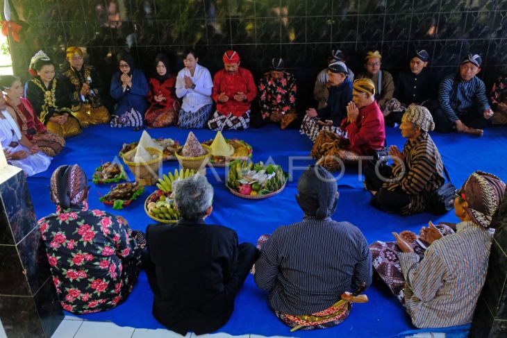 Grebeg Satu Suro Open Lepen di lereng Gunung Sindoro