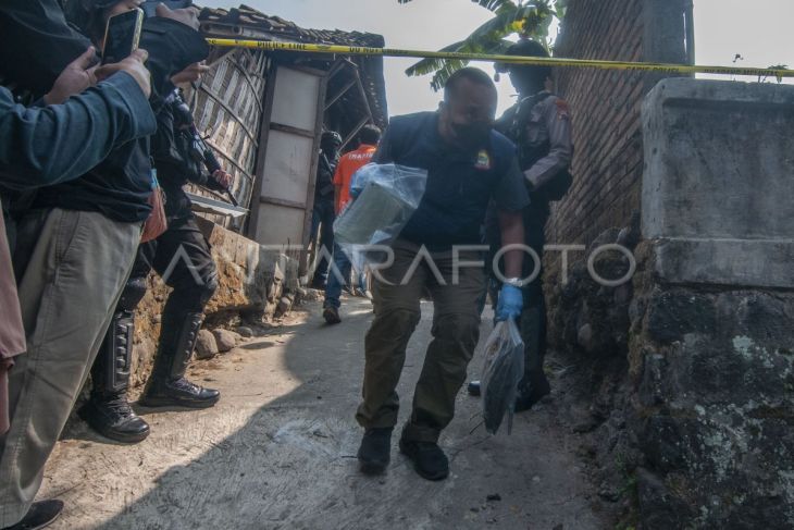 Polisi olah tempat kejadian perkara di rumah terduga teroris