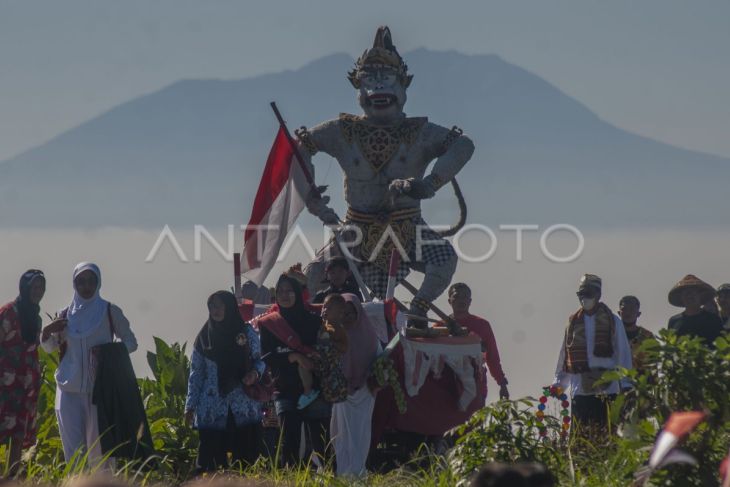 Kirab 1.000 tumpeng di lereng Gunung Merbabu