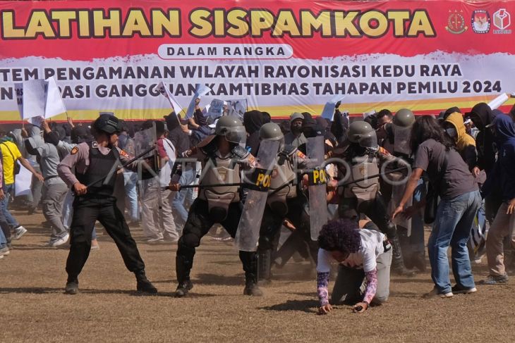 Latihan Sispamkota di Magelang