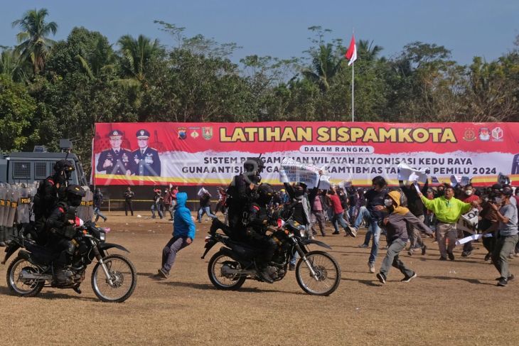 Latihan Sispamkota di Magelang