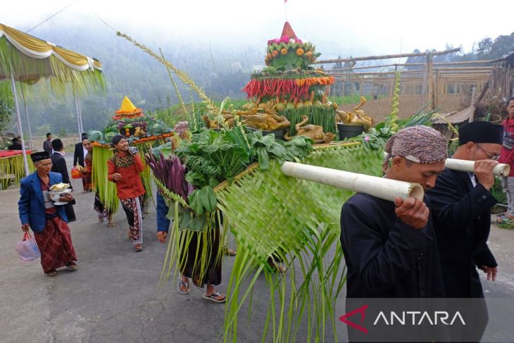 Tradisi Saparan Mantran Gunung Andhong