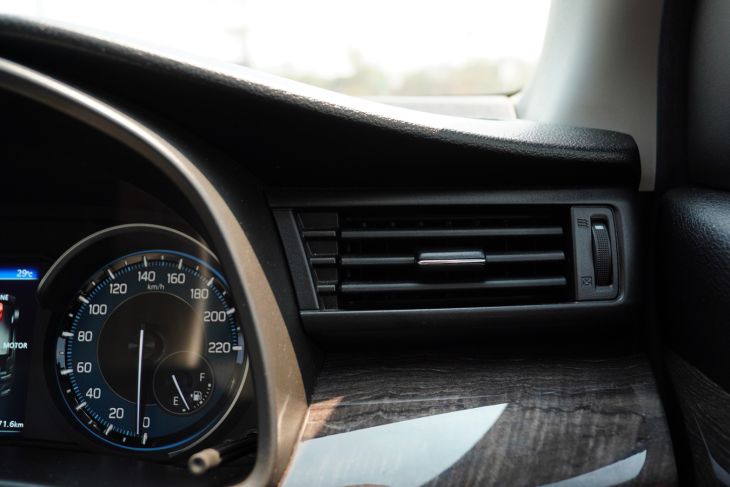 Empat cara cepat menetralkan suhu kabin mobil ketika cuaca panas 1