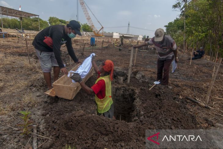 Relokasi makam terdampak proyek pembangunan Jalan Tol Solo - Yogyakarta