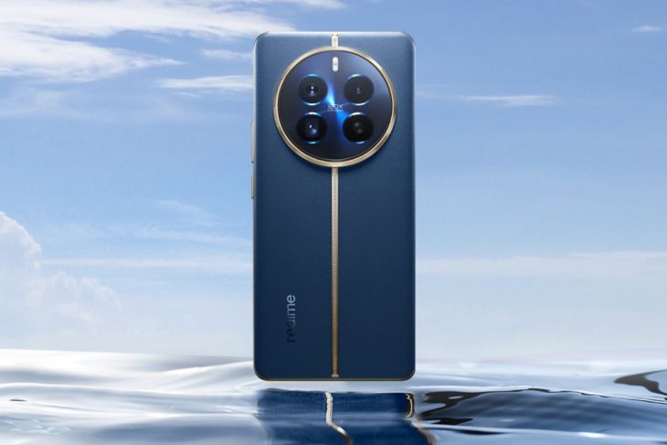 Tampilan Realme 12 Pro Series 5G dalam balutan warna "Submarine Blue"