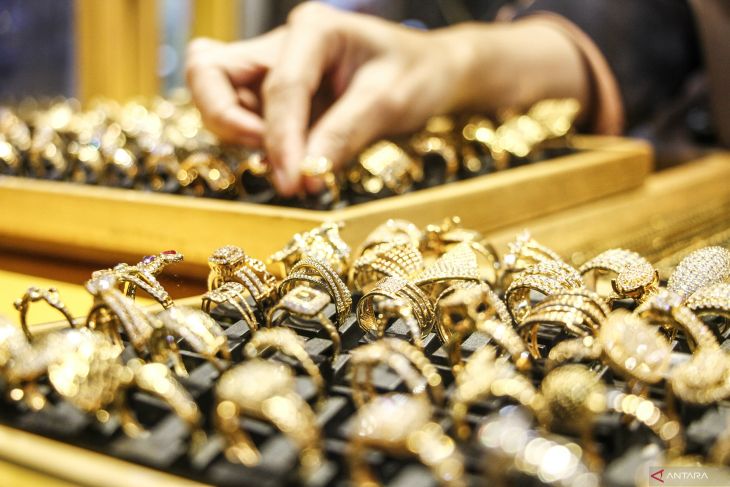 Emas Antam Jumat naik Rp20.000 ke Rp2,709 juta/gram