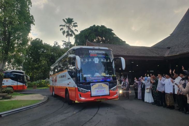 Sebanyak 1.175 calon haji Tulungagung diberangkatkan ke Asrama Haji Surabaya