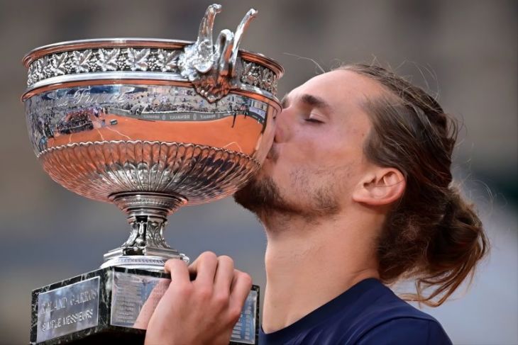 Alexander Zverev akhirnya raih gelar di Roland Garros