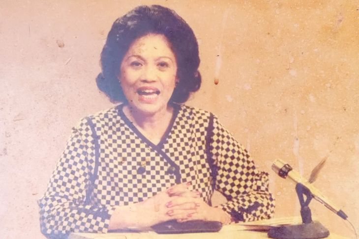 Penyiar senior TVRI Teddy Resmi Sari meninggal dunia pada usia 90 tahun