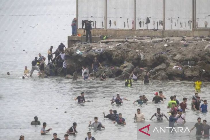 Warga bentrok dengan imigran ilegal di Ceuta