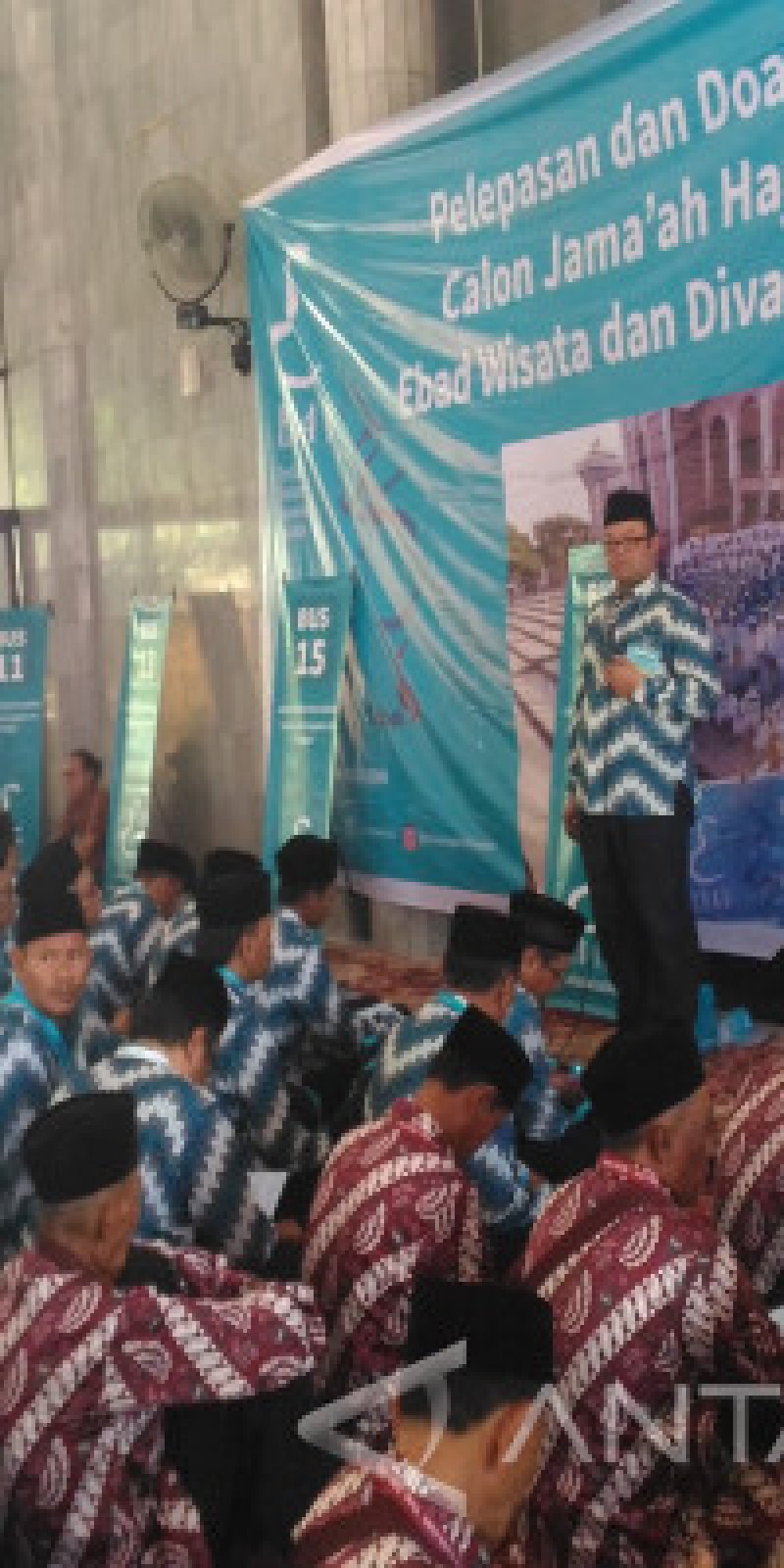 Ratusan Calon Haji Plus Diberangkatkan Dari Bandara