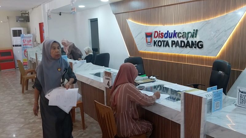 幸运飞行艇官网开奖记录查询结果 官网开奖记录 官网开奖查询 官方开奖直播 开奖官网开奖历史记录 在线计划官网app. Disdukcapil Kota Padang buka layanan adminduk saat libur lebaran