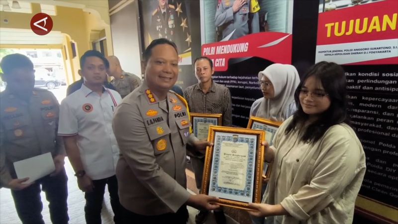Berani kejar jambret, wanita di Yogya dapat penghargaan dari polisi