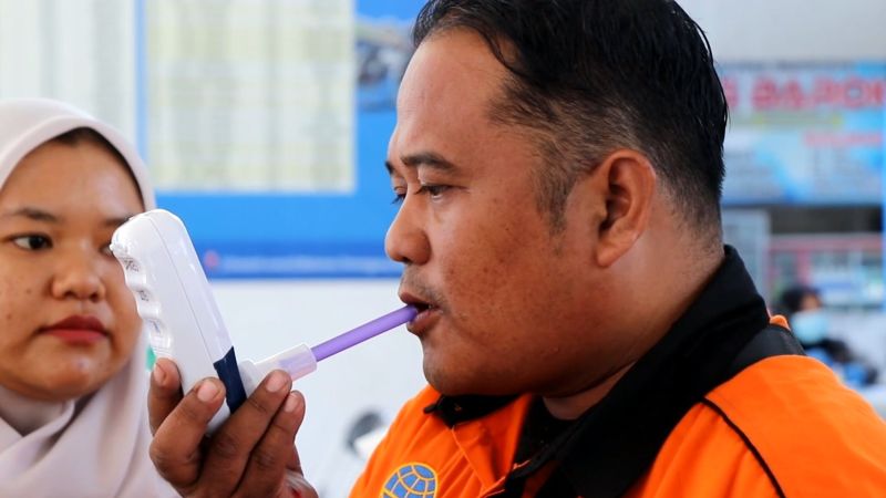 Pengemudi dan kru bus jalani pemeriksaan kesehatan jelang mudik