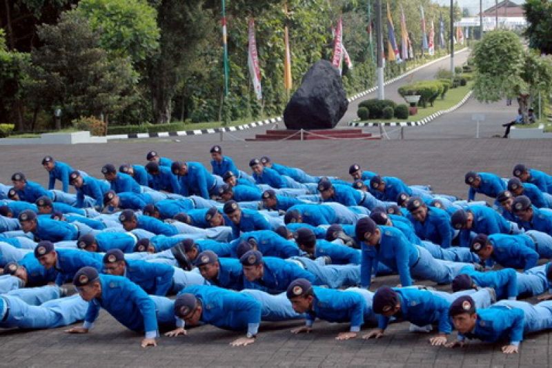 Apakah semua lulusan SMA Taruna Nusantara harus jadi Akmil?