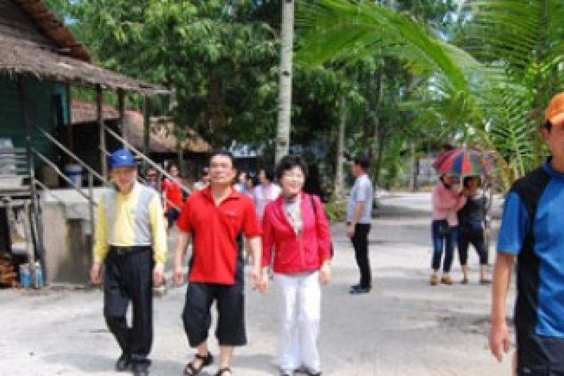 Turis Kampung Tua Bakau Serip Pantai