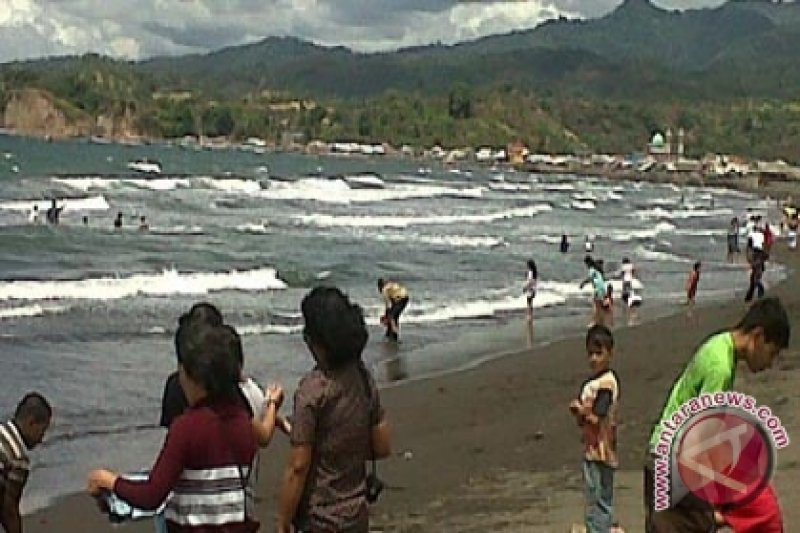 Pantai Firdaus Padat Pengunjung Antara News Sulawesi Utara