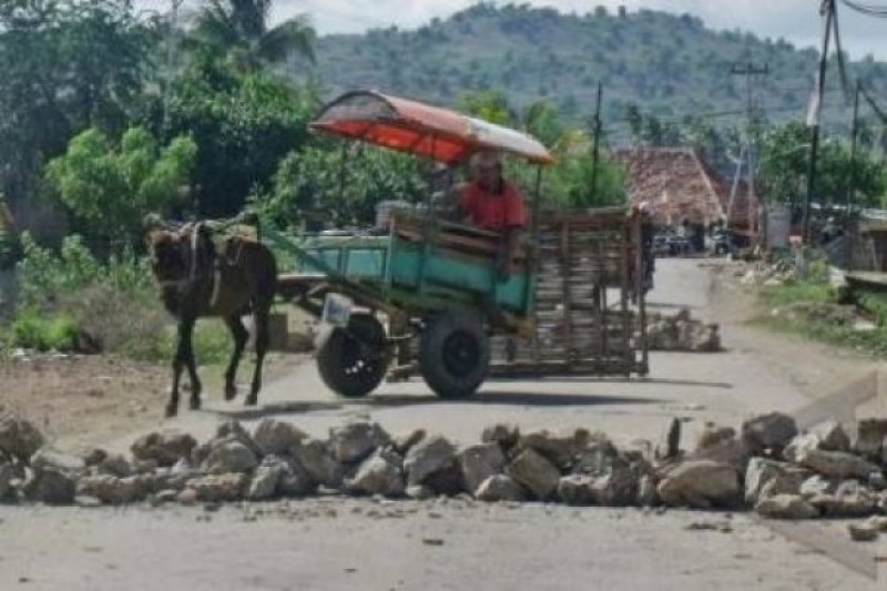 AKSI BLOKIR JALAN