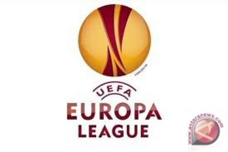 UEFA selidiki kejadian pelemparan asisten wasit