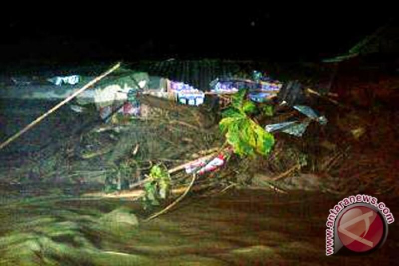 Korban Banjir Bandang Di Parigi Moutong Dimakamkan