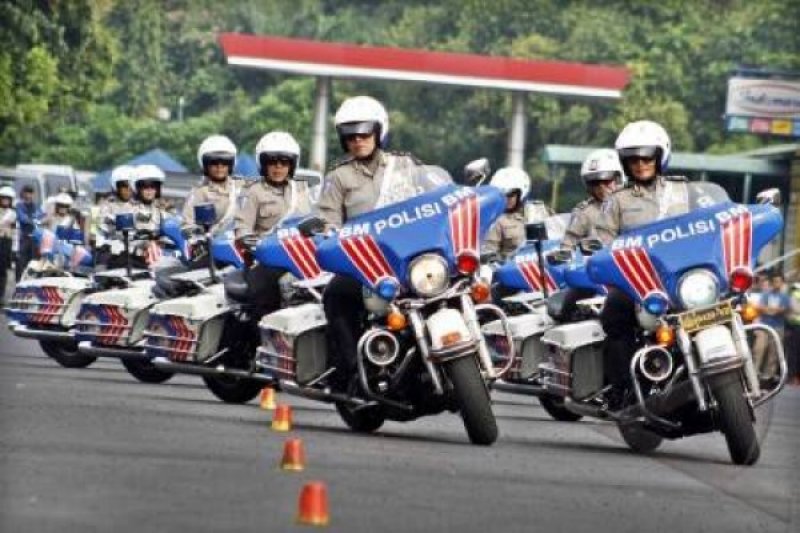 Anggota polisi Polda Metro tewas tertabrak truk di Tol Cikampek