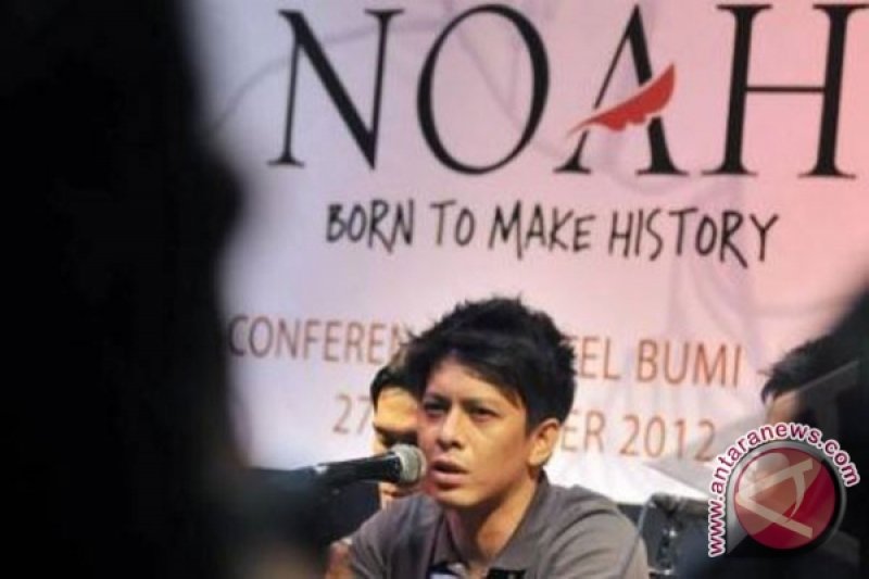 "Raja Negeriku" Awali Konser Noah Di Surabaya