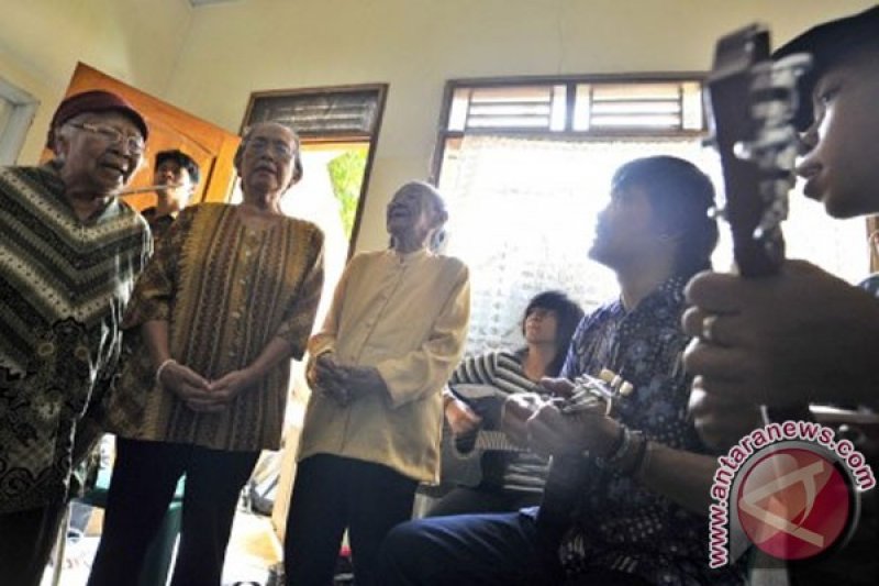 benarkah-rutin-dengarkan-musik-turunkan-risiko-demensia-pada-lansia