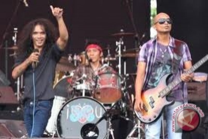 Slank Awali Tur Dari Banyuwangi