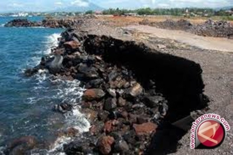 Abrasi Pantai Di Donggala Semakin Ancam Pemukiman Antara