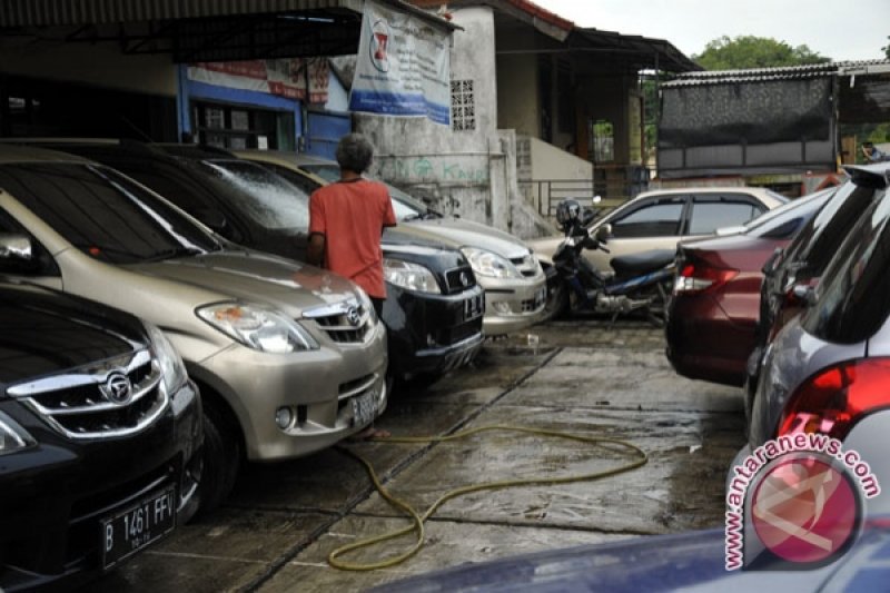 Pemilik usaha penyewaan mobil sediakan armada baru