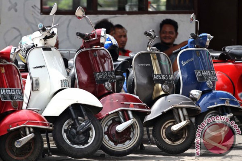 Komunitas vespa dan "motor custom" 17-an di Jakarta - ANTARA News